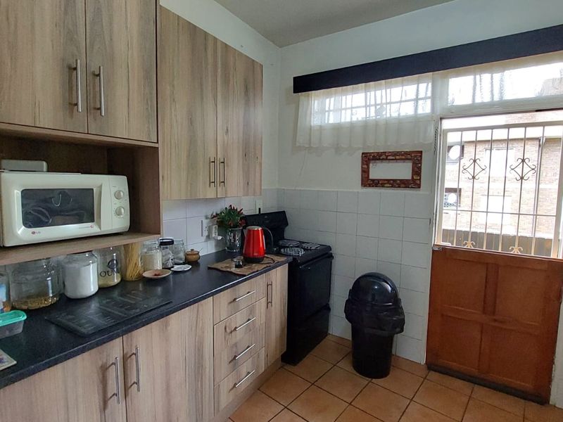 Lovely 2 Bedroom flat for sale in Three Rivers - Photo 3