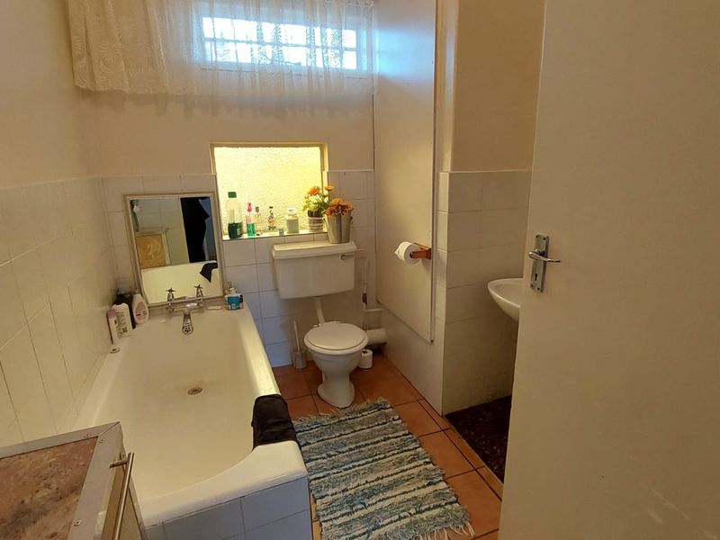 Lovely 2 Bedroom flat for sale in Three Rivers - Photo 6