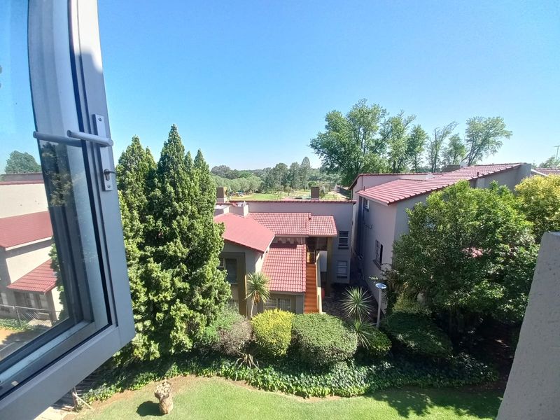 2 Bedroom apartment to rent in a river complex - Photo 2