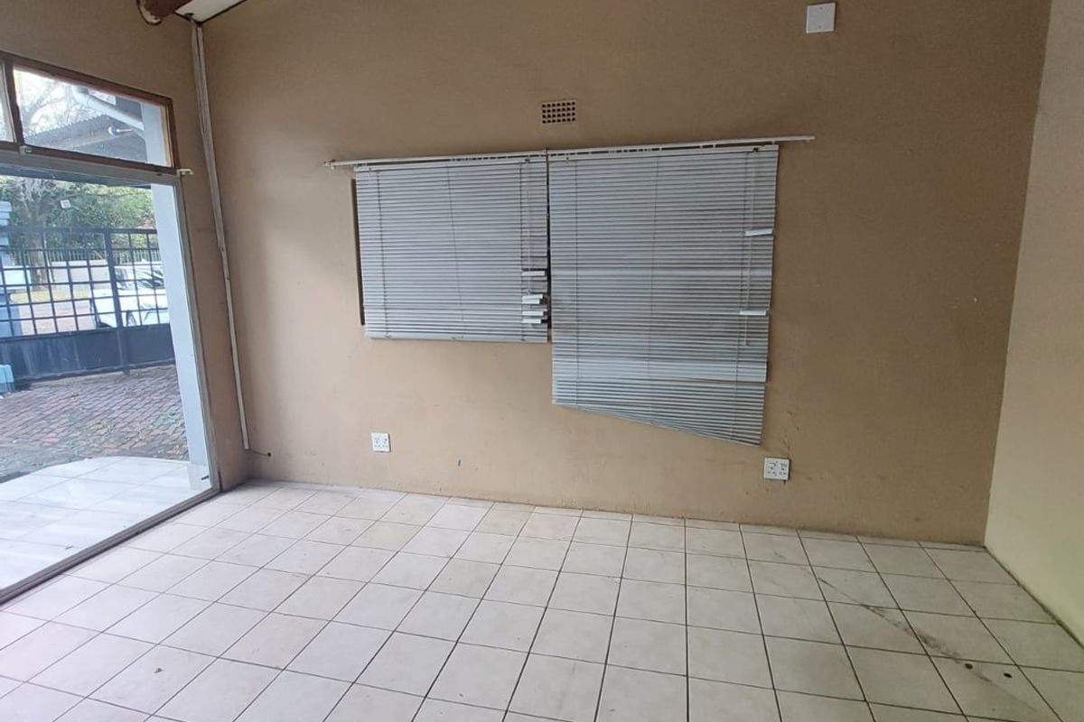 Family home with lots of potential - Photo 4