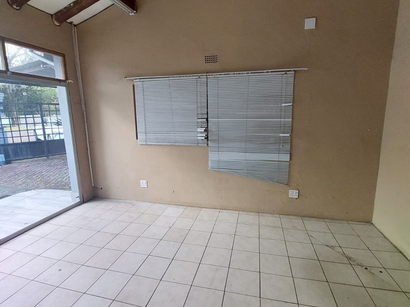 Family home with lots of potential - Photo 4