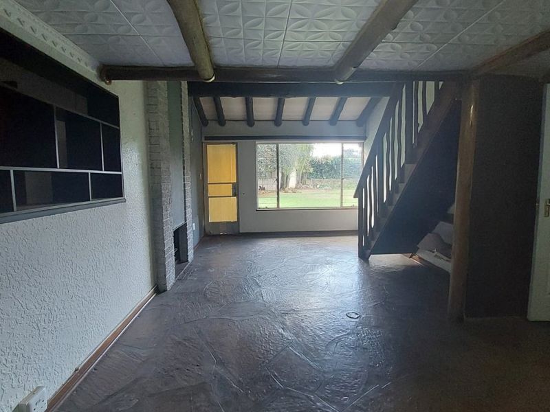 Family home with lots of potential - Photo 5