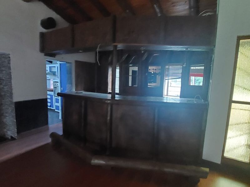 Family home with lots of potential - Photo 9