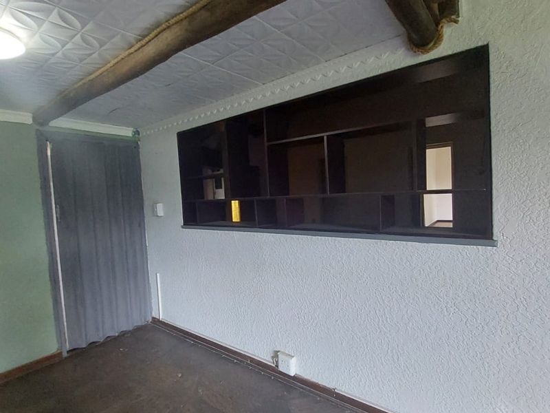 Family home with lots of potential - Photo 8