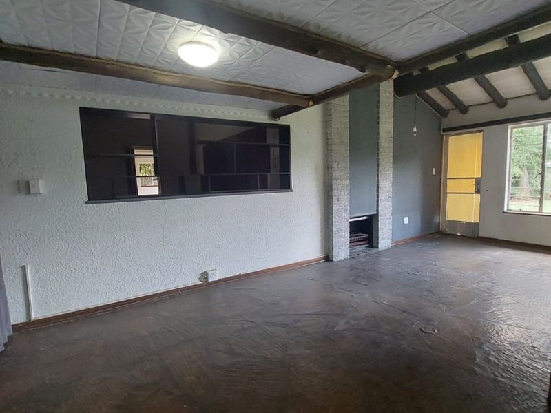 Family home with lots of potential - Photo 2