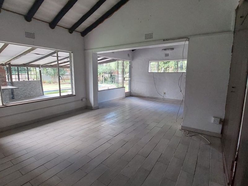 Family home with lots of potential - Photo 7