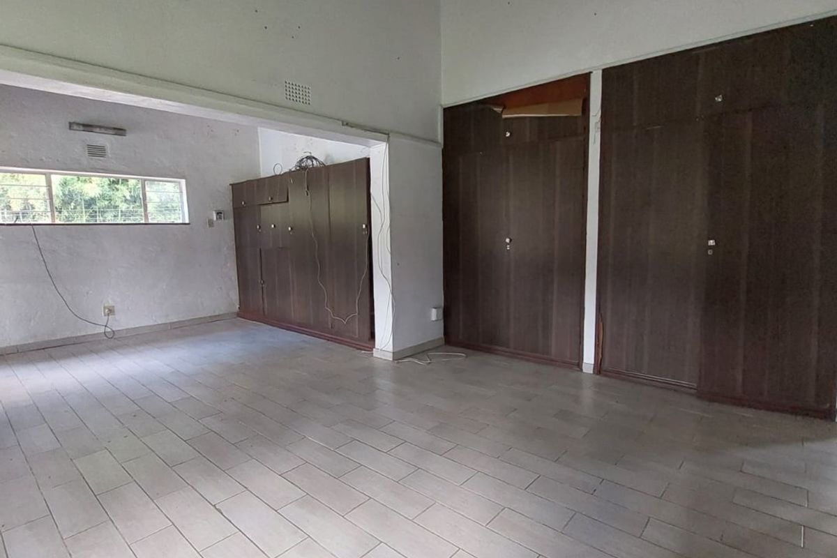 Family home with lots of potential - Photo 3