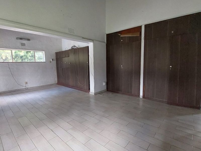 Family home with lots of potential - Photo 3