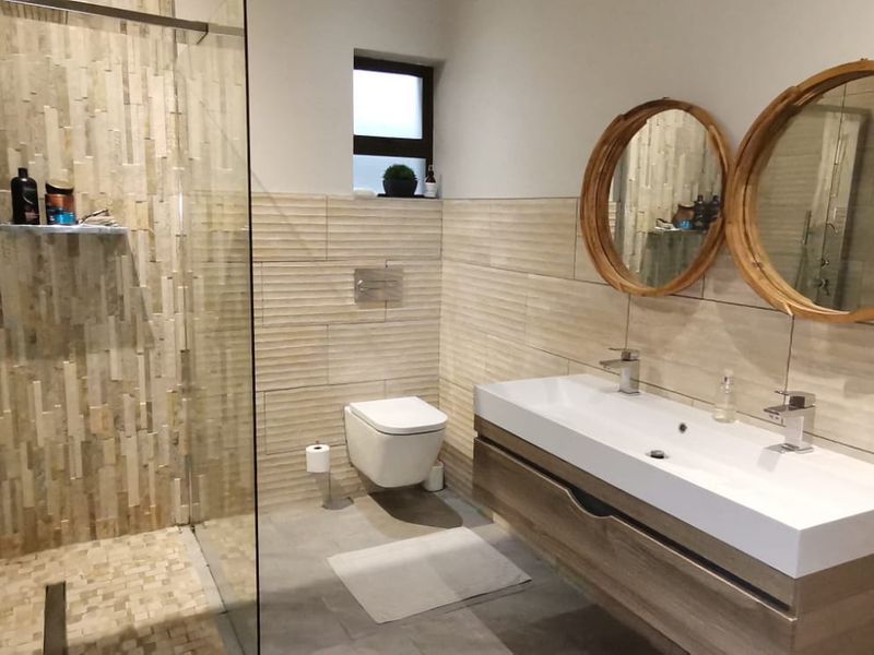 A majestic, luxurious home for the entertainer! - Photo 5