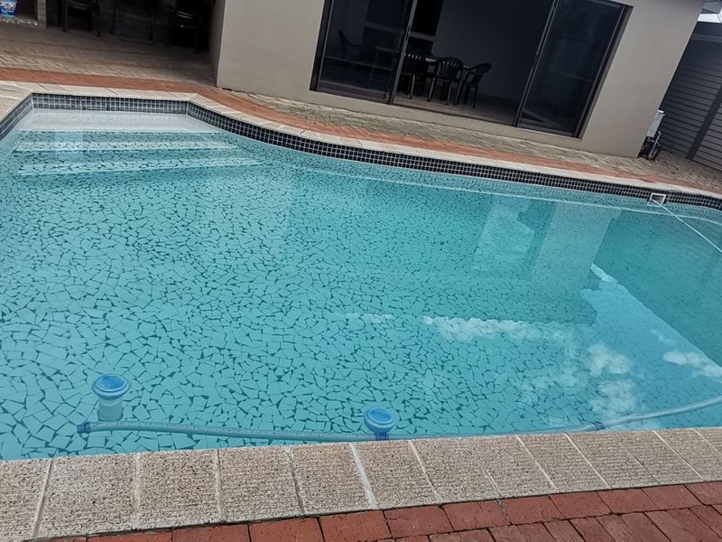 A majestic, luxurious home for the entertainer! - Photo 10