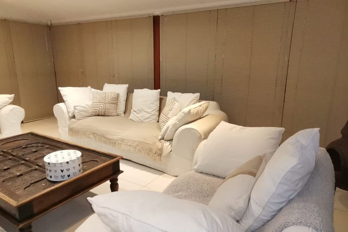 A majestic, luxurious home for the entertainer! - Photo 4