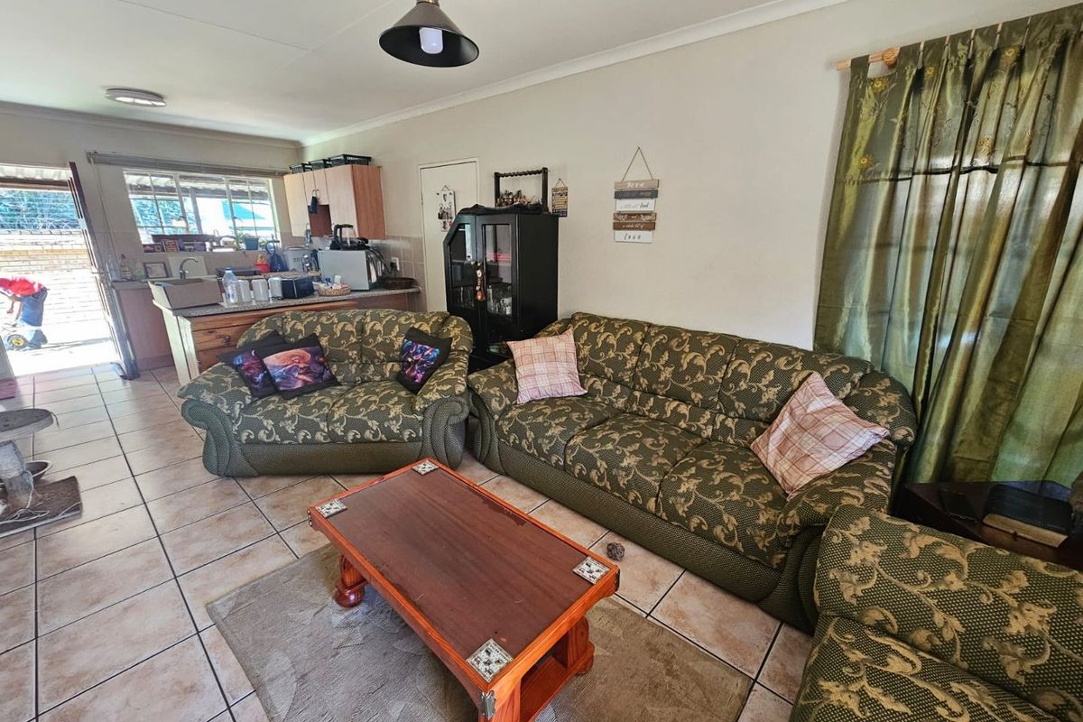 Beautiful facebrick townhouse for sale in Sasolburg - Photo 3