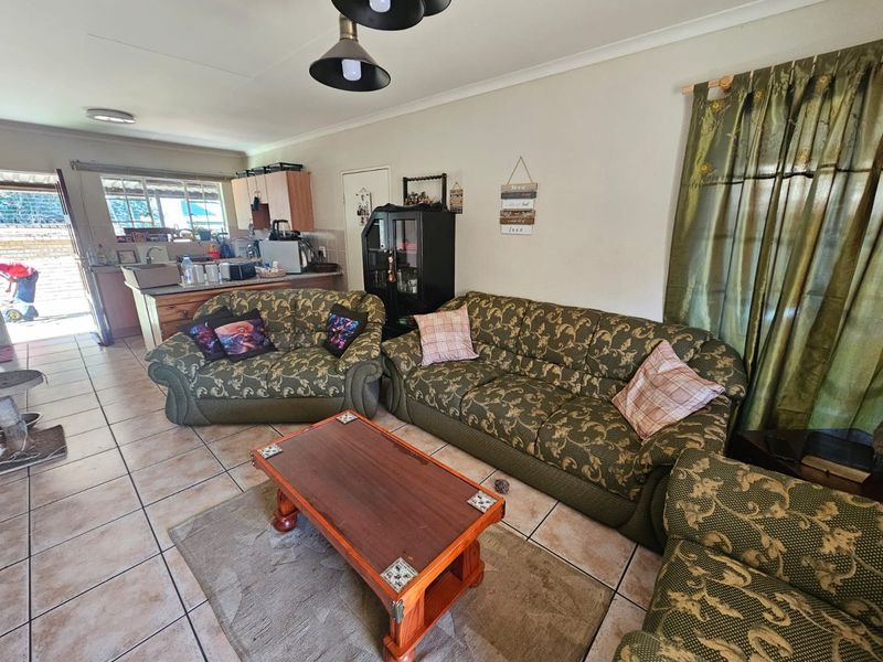 Beautiful facebrick townhouse for sale in Sasolburg - Photo 3