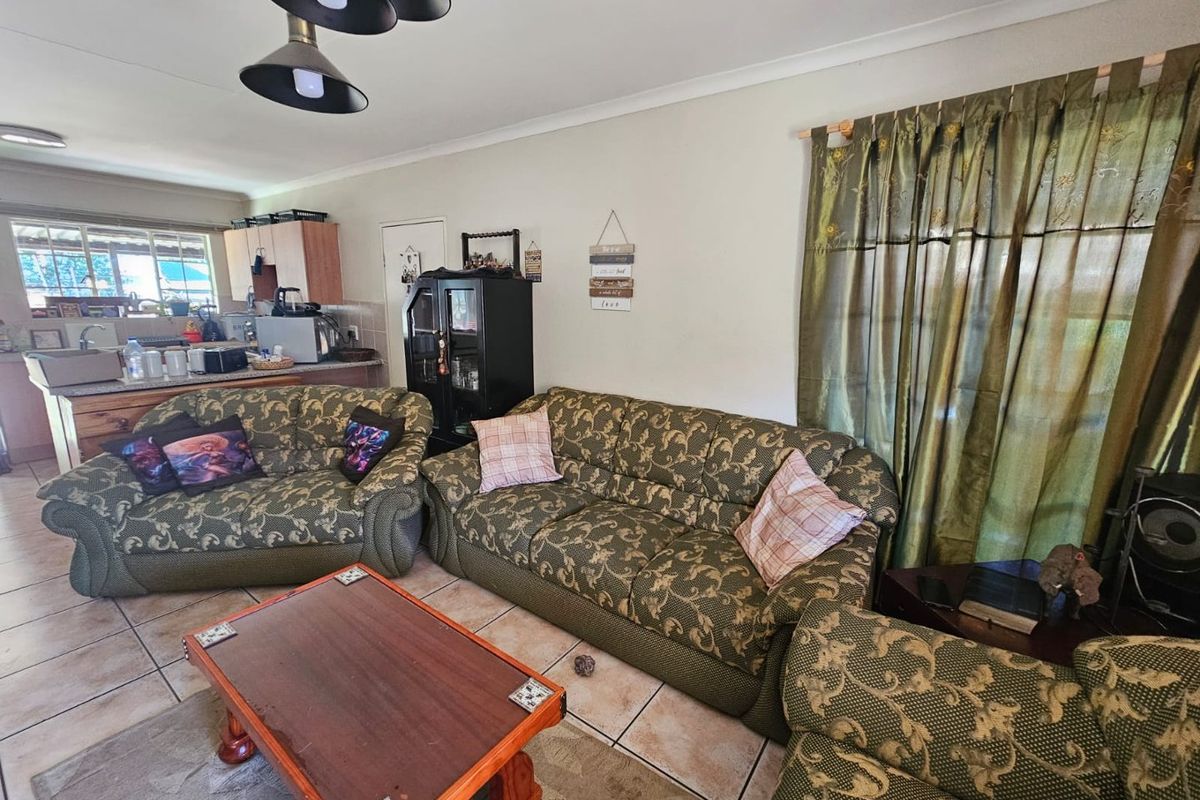 Beautiful facebrick townhouse for sale in Sasolburg - Photo 4