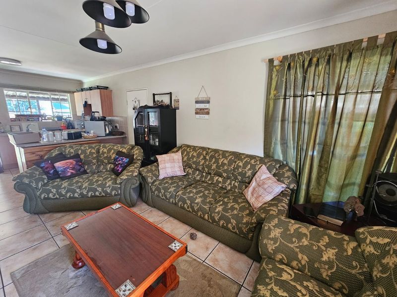 Beautiful facebrick townhouse for sale in Sasolburg - Photo 4