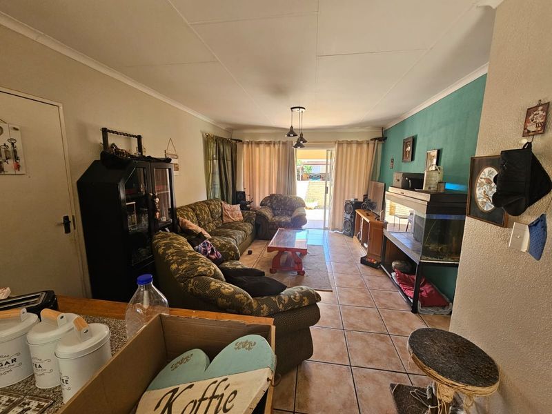 Beautiful facebrick townhouse for sale in Sasolburg - Photo 2