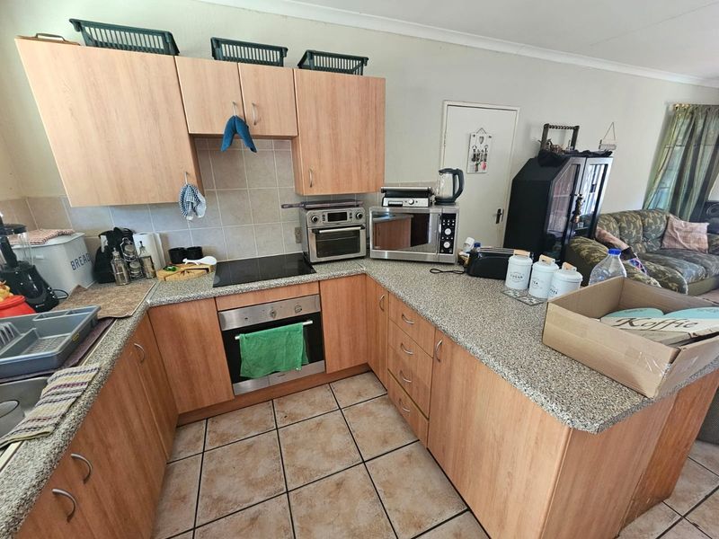 Beautiful facebrick townhouse for sale in Sasolburg - Photo 7