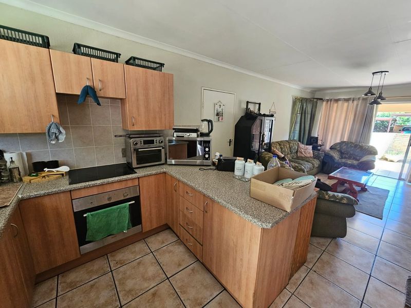 Beautiful facebrick townhouse for sale in Sasolburg - Photo 6