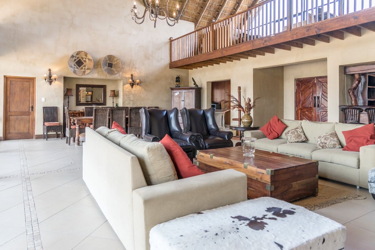 Open Living - 4 bed, 4 bath - Photo 4