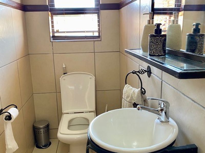 African Wonder - 2 bed, 2 bath - Photo 8