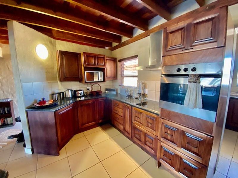 African Wonder - 2 bed, 2 bath - Photo 7