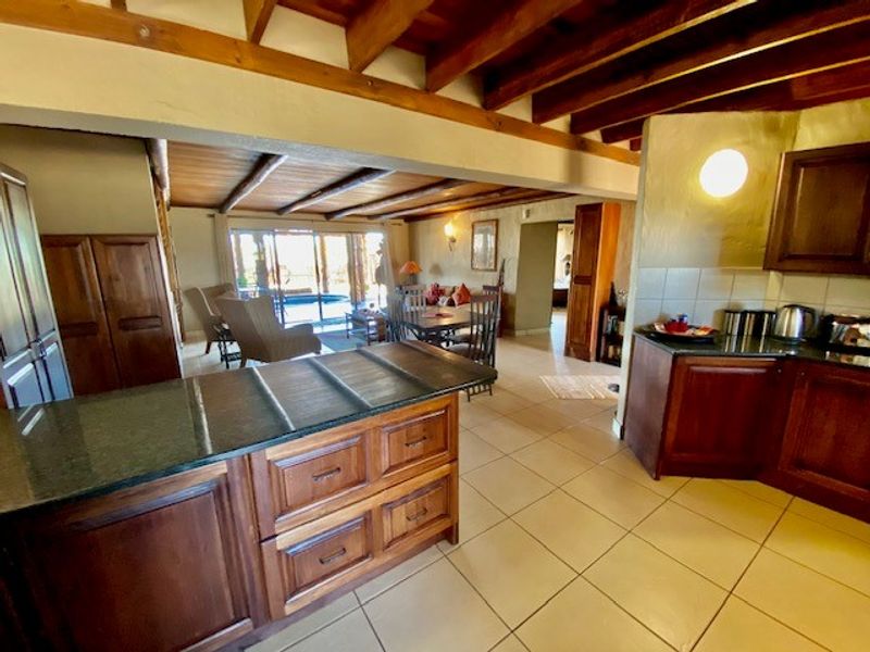 African Wonder - 2 bed, 2 bath - Photo 6