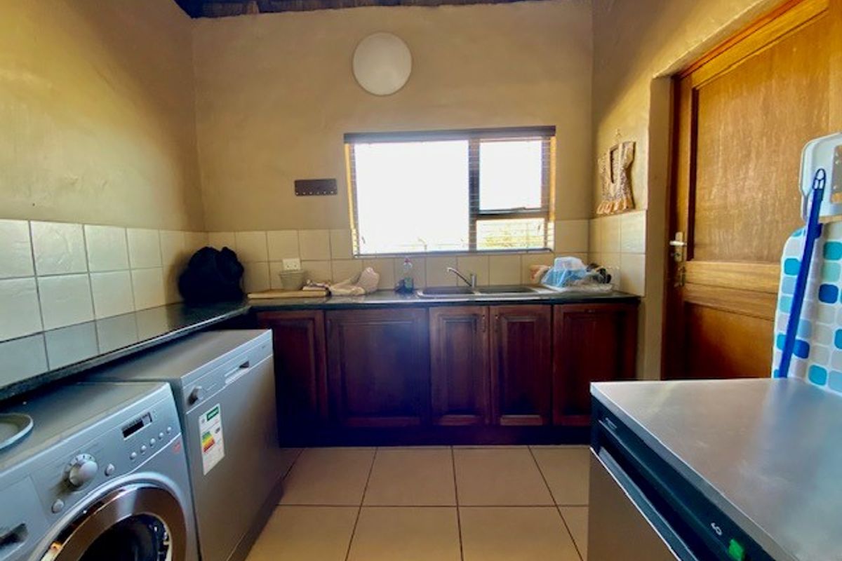 African Wonder - 2 bed, 2 bath - Photo 5