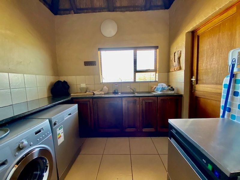 African Wonder - 2 bed, 2 bath - Photo 5