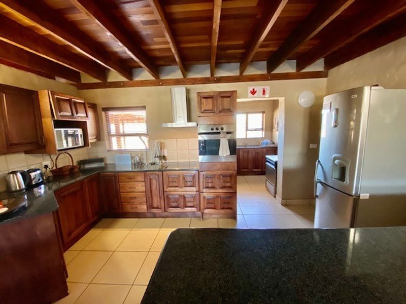 African Wonder - 2 bed, 2 bath - Photo 3