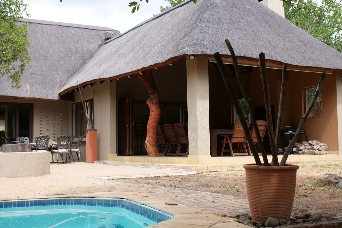 Peaceful Oasis - 4 bed, 4 bath - Photo 3