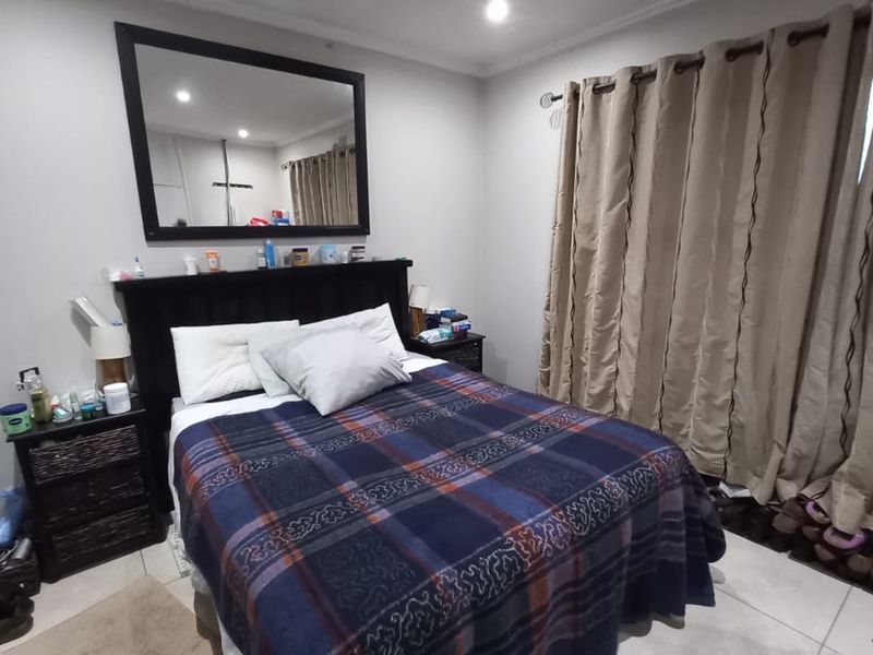 Modern 3 bedroom house with flat for sale in Vanderbijlpark, SE area - Photo 5