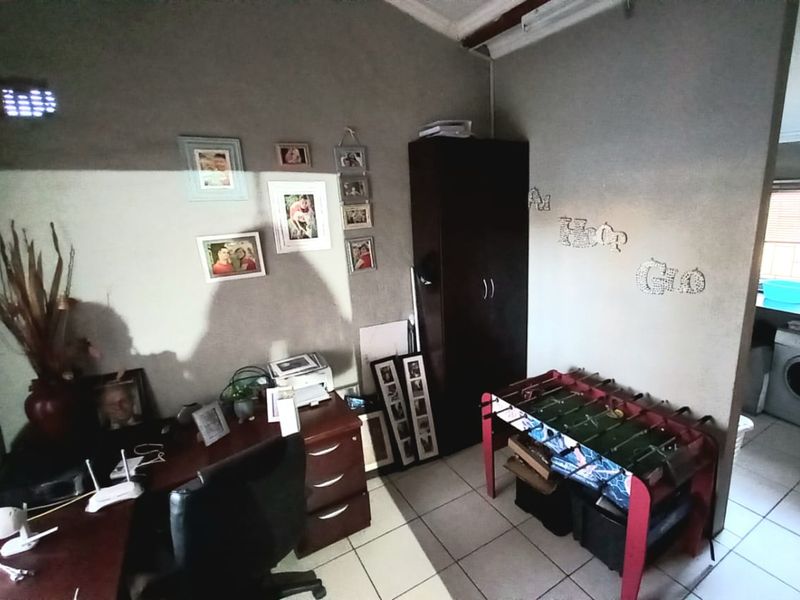 3 bedroom family home for sale in Vanderbijlpark SW5. - Photo 7