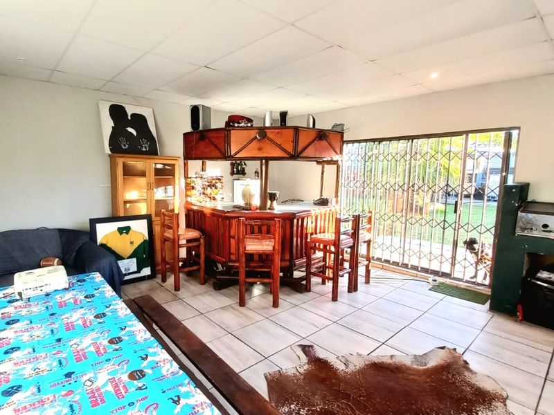 3 bedroom family home for sale in Vanderbijlpark SW5. - Photo 8
