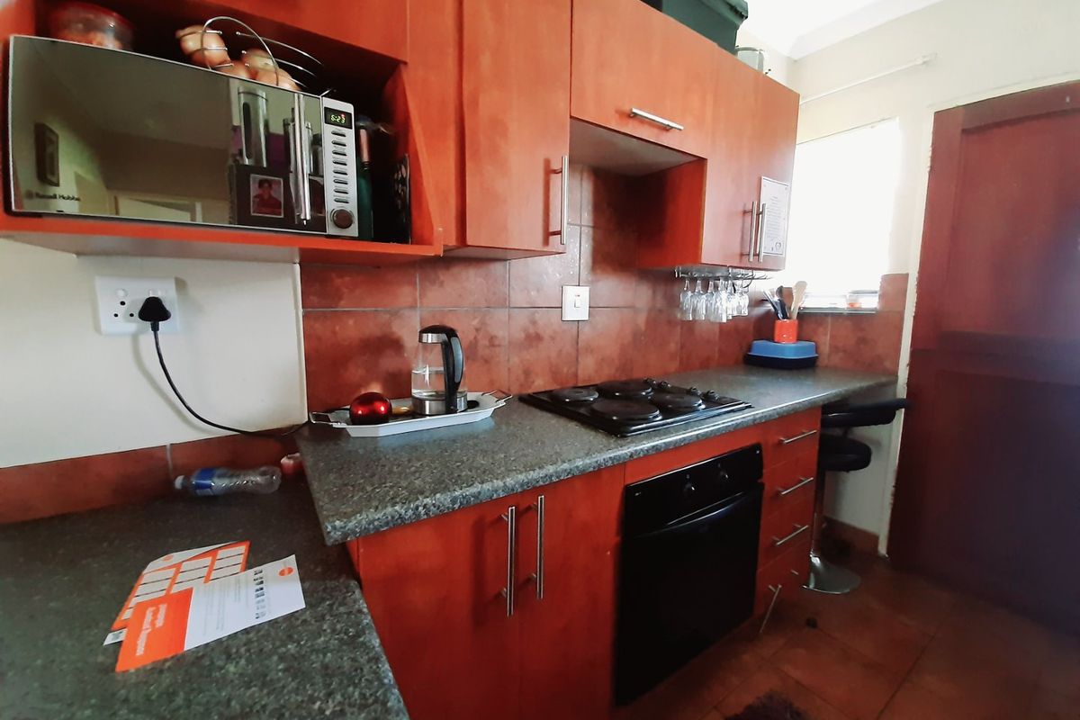Pet friendly townhouse for sale in Vaalpark close to all amenities - Photo 5