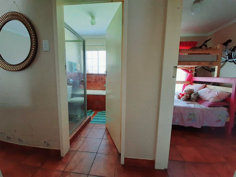 Pet friendly townhouse for sale in Vaalpark close to all amenities - Photo 6