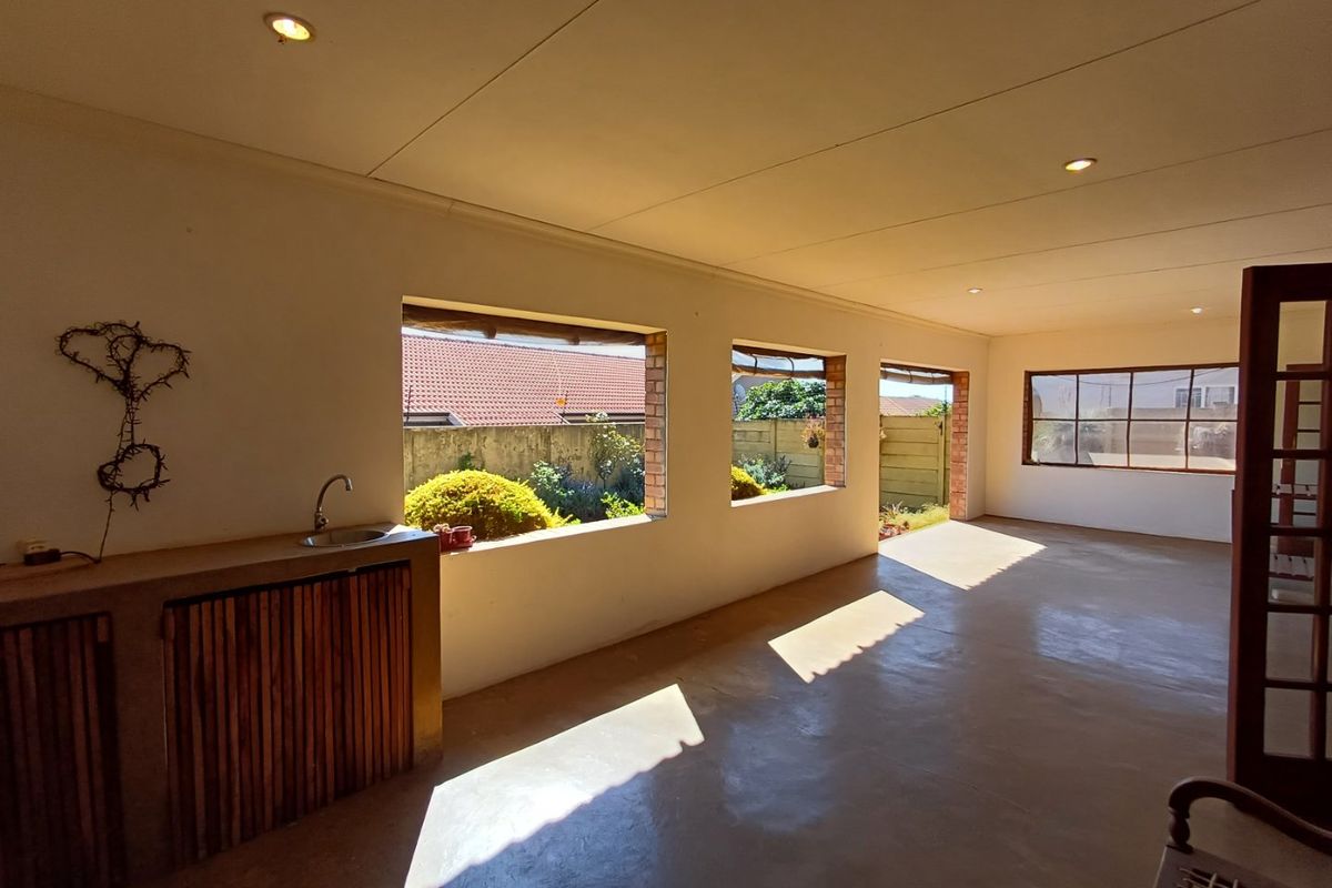 Cozy 3 Bedroom House in Bendor - Photo 4