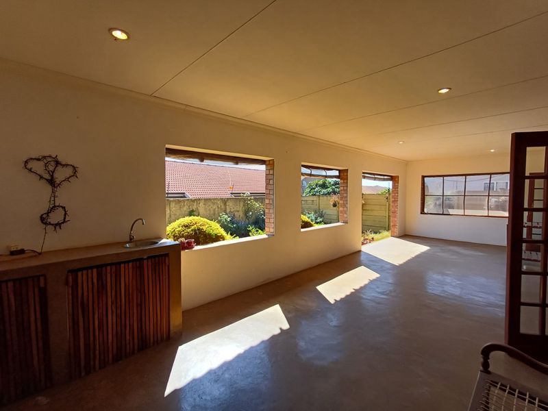 Cozy 3 Bedroom House in Bendor - Photo 4