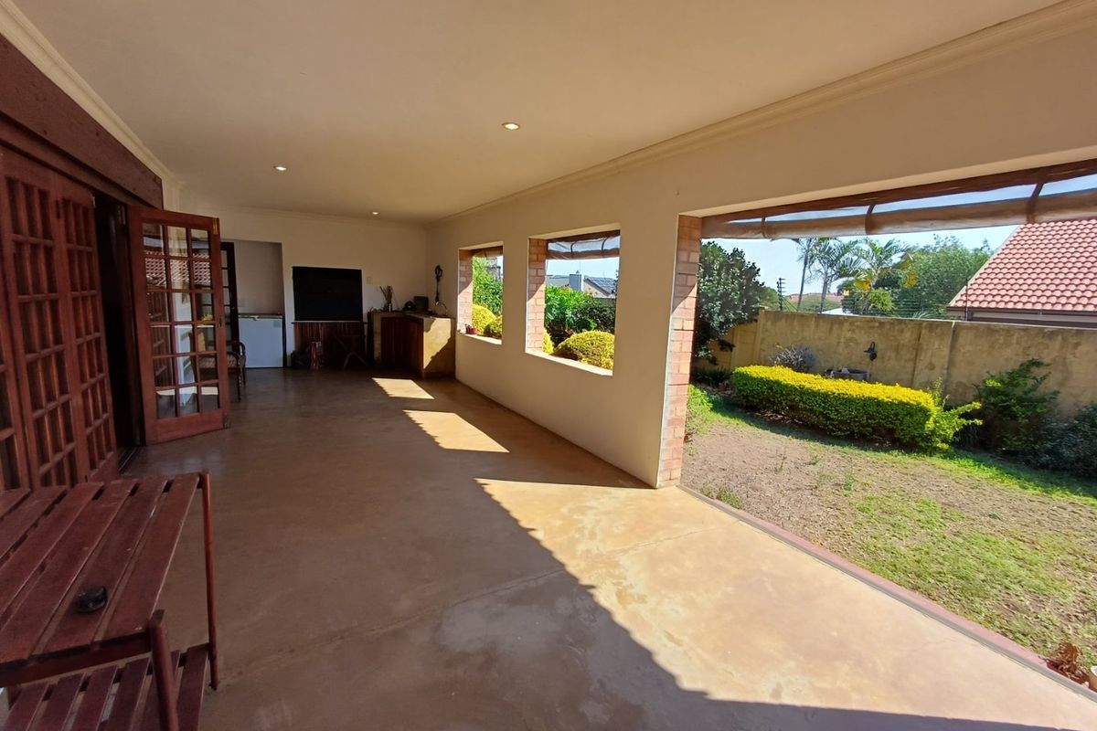 Cozy 3 Bedroom House in Bendor - Photo 3