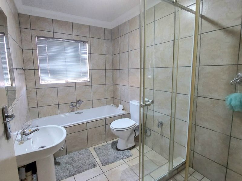 Lovely 3 Bedroom flat for sale in the prime area of SW5 proper - Photo 10