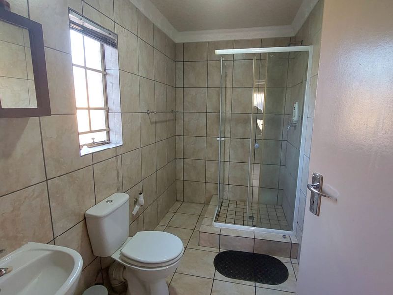 Lovely 3 Bedroom flat for sale in the prime area of SW5 proper - Photo 9