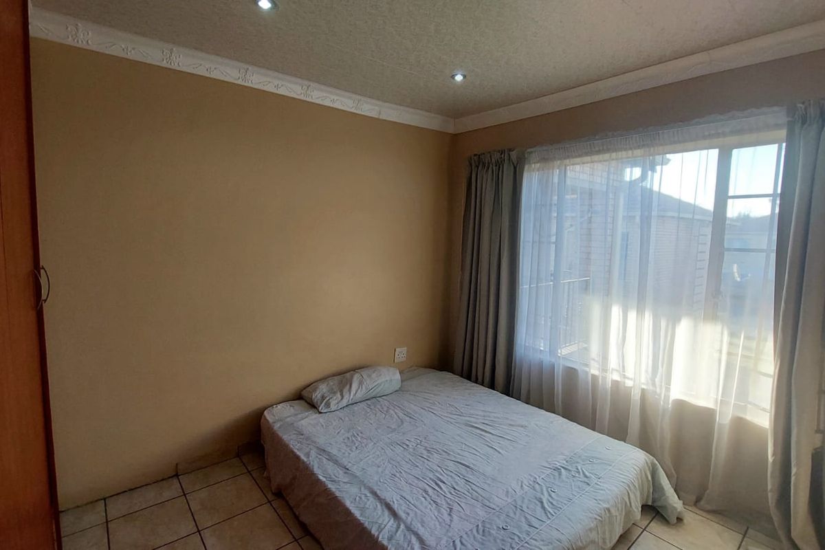 Lovely 3 Bedroom flat for sale in the prime area of SW5 proper - Photo 5