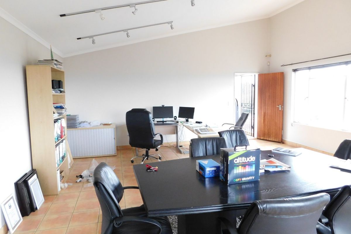 Industrial / Warehouse With Offices For Sale / To Rent In The Randburg Business Node. - Photo 5