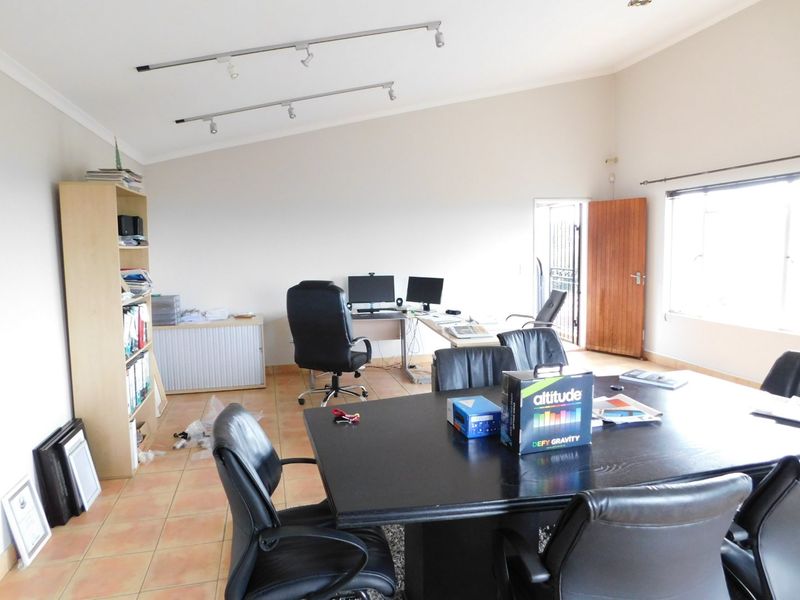 Industrial / Warehouse With Offices For Sale / To Rent In The Randburg Business Node. - Photo 5