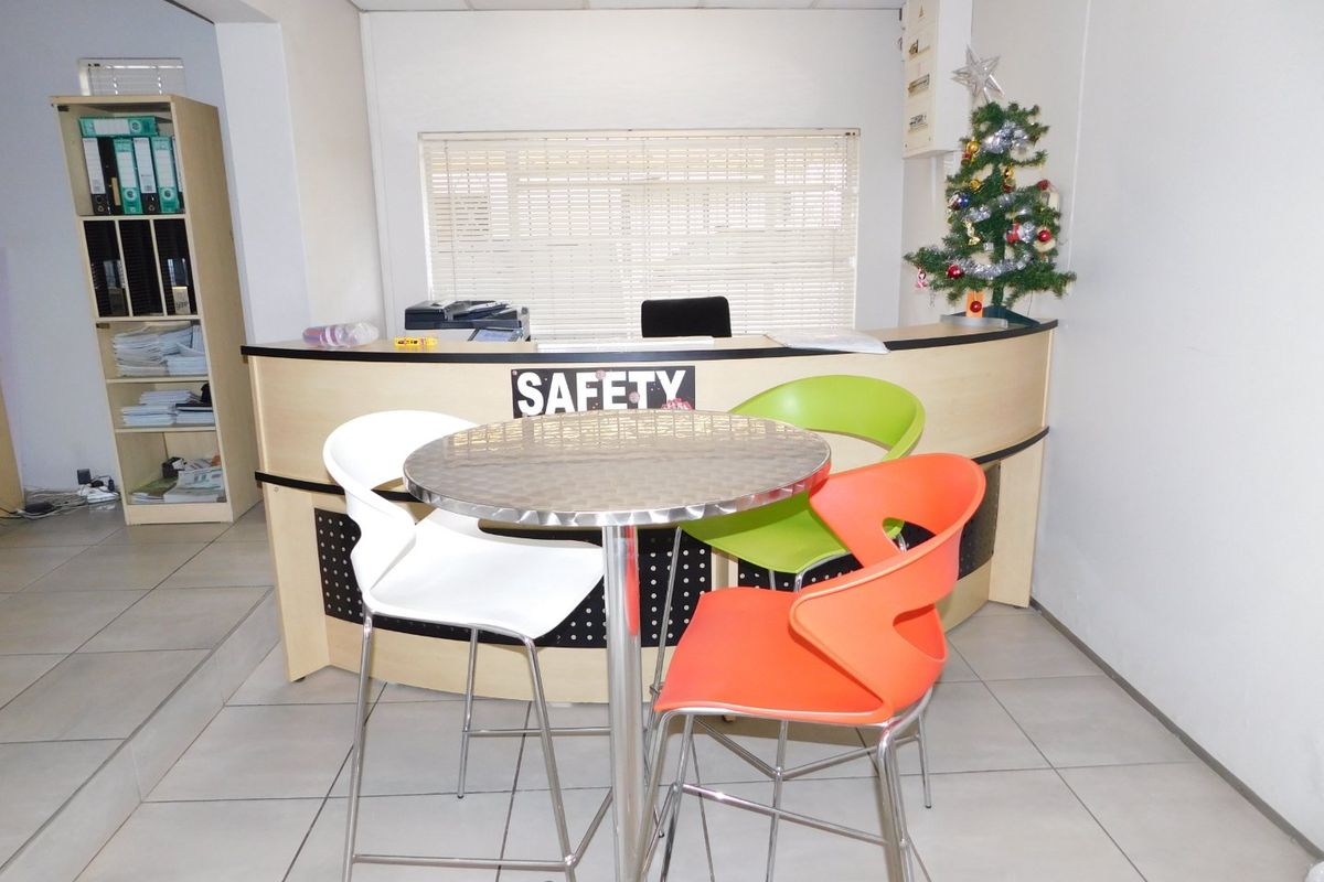 Industrial / Warehouse With Offices For Sale / To Rent In The Randburg Business Node. - Photo 4