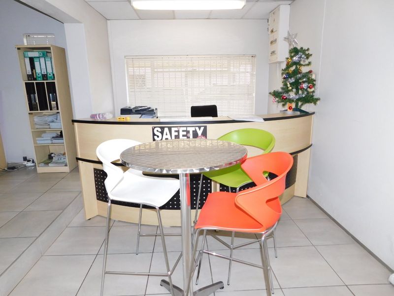 Industrial / Warehouse With Offices For Sale / To Rent In The Randburg Business Node. - Photo 4