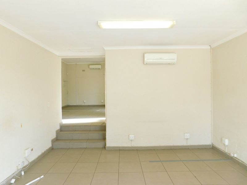 Stand alone office building in a secure office park. - Photo 8