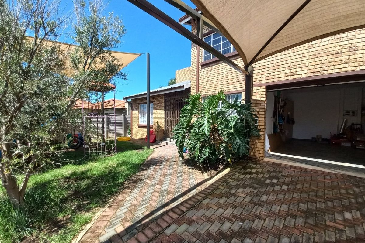 Must view Property!! - Photo 2