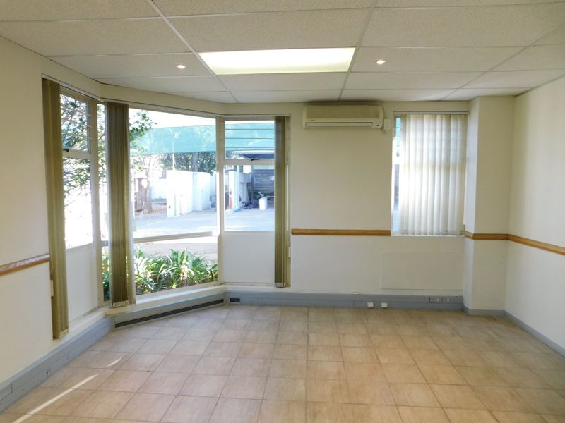 Neat And Easy To Find Ground Floor Offices For Sale Or To Let. - Photo 7