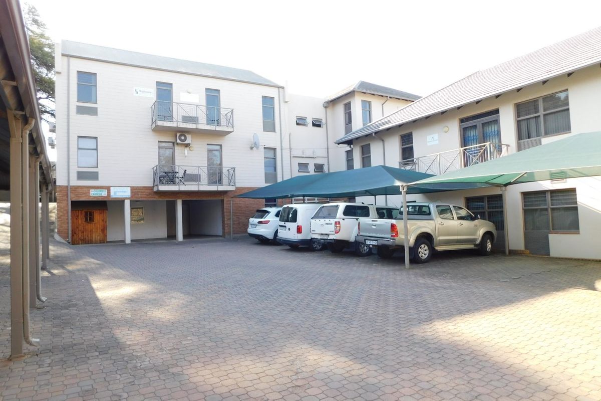 Neat And Easy To Find Ground Floor Offices For Sale Or To Let. - Photo 2