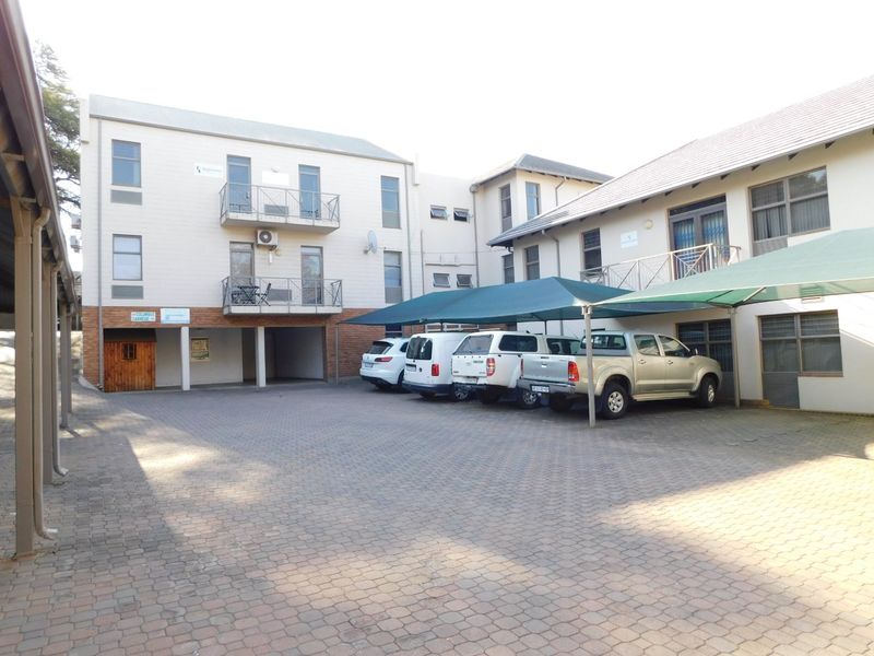 Neat And Easy To Find Ground Floor Offices For Sale Or To Let. - Photo 2